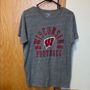 Sz Medium soft UW-Madison football gray and red t-shirt